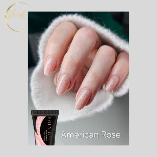 American Rose polygel van ShidoNails® in zachte roze tint met fijne shimmer, egaal aangebracht op amandelvormige nagels voor een natuurlijk en professioneel resultaat.