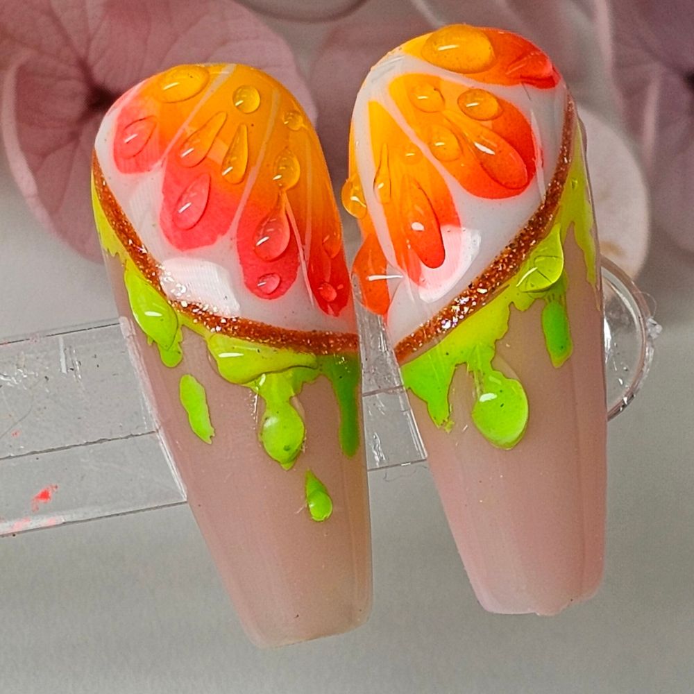 Neon nailart in de vorm grapefruit op 2 swatch tips. Met 3d details en druppels gel
