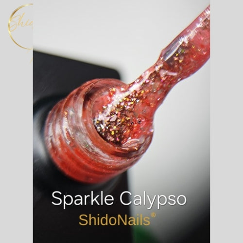 Detailopname van ShidoNails Sparkle Calypso gellak in warm oranje-koper met intense glitterreflectie.