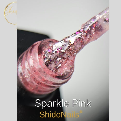 Close-up van ShidoNails Sparkle Pink gellak op het kwastje met grove roze glitters en reflecterende deeltjes.
