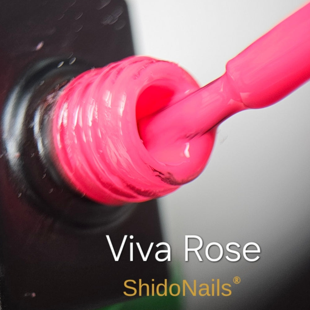 Close-up van de felle, neonroze Viva Rose gellak op de ShidoNails® kwast. Volledig HEMA-vrij en TPO-vrij voor een gezonde manicure.