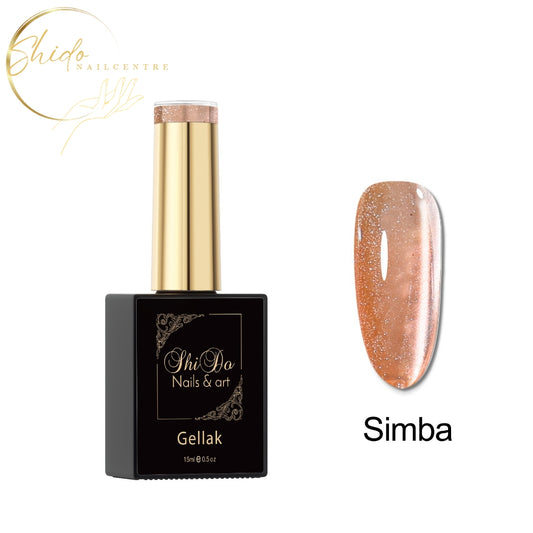 Productfoto van een nude cateye gellak van ShidoNails® met fijne glinsterende deeltjes en een zacht magnetisch cat-eye effect dat zorgt voor een elegante lichtreflectie en natuurlijke diepte op de nagel.