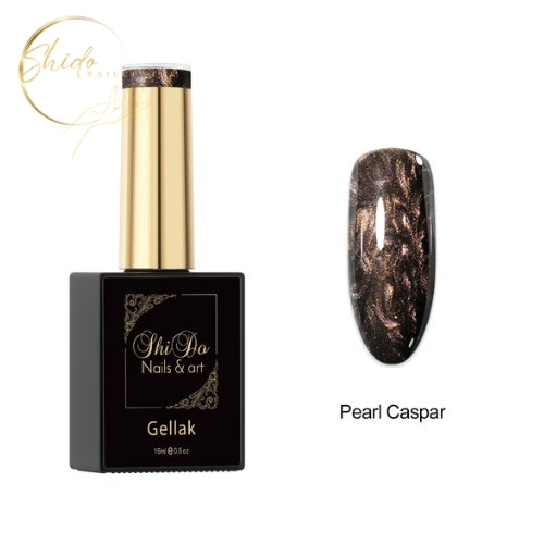 Pearl Caspar geeft de nagels een warme chocolade-bronze tint met een zachte, satijnachtige parelglans.