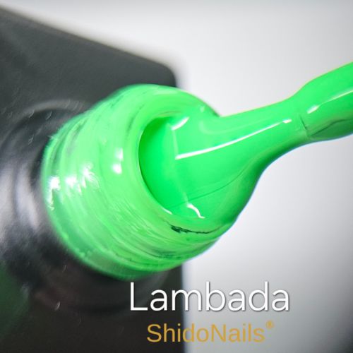 Close-up van de ShidoNails gellak flesopening en het penseel in de kleur Lambada, een felle neon groene tint.