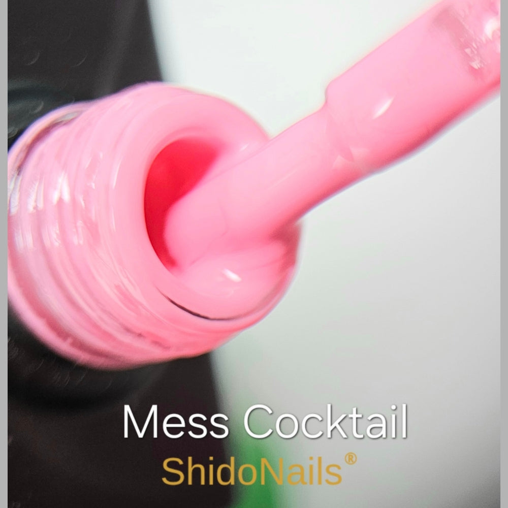 Close-up van de ShidoNails gellak flesopening en het penseel in de kleur Mess Cocktail, een felle roze tint.