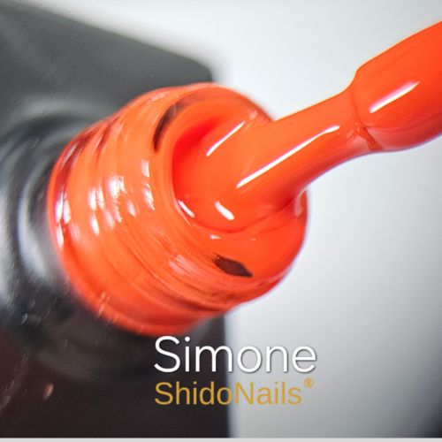 Close-up van de ShidoNails gellak flesopening en het penseel in de kleur Simone, een felle rood oranje tint.