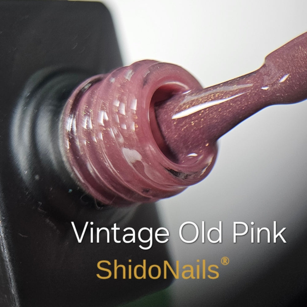 Detail van de ShidoNails® kwast met Vintage Old Pink gellak; een romige, dekkende oudroze kleur met fijne shimmer die 100% TPO-vrij en HEMA-vrij is.