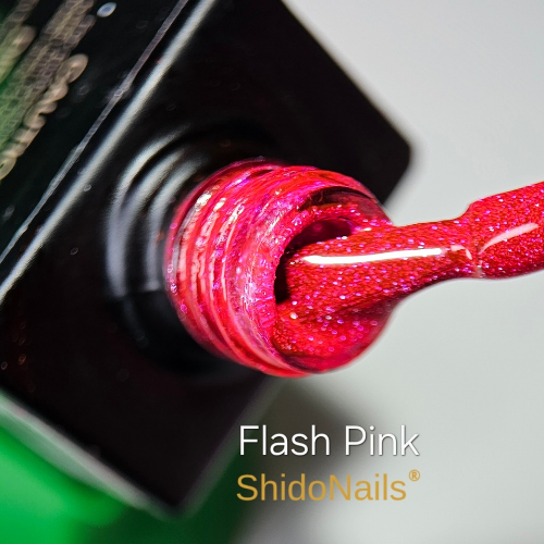 Close-up van de ShidoNails gellak flesopening en het penseel in de kleur flash pink, een neon roze reflecterende tint.